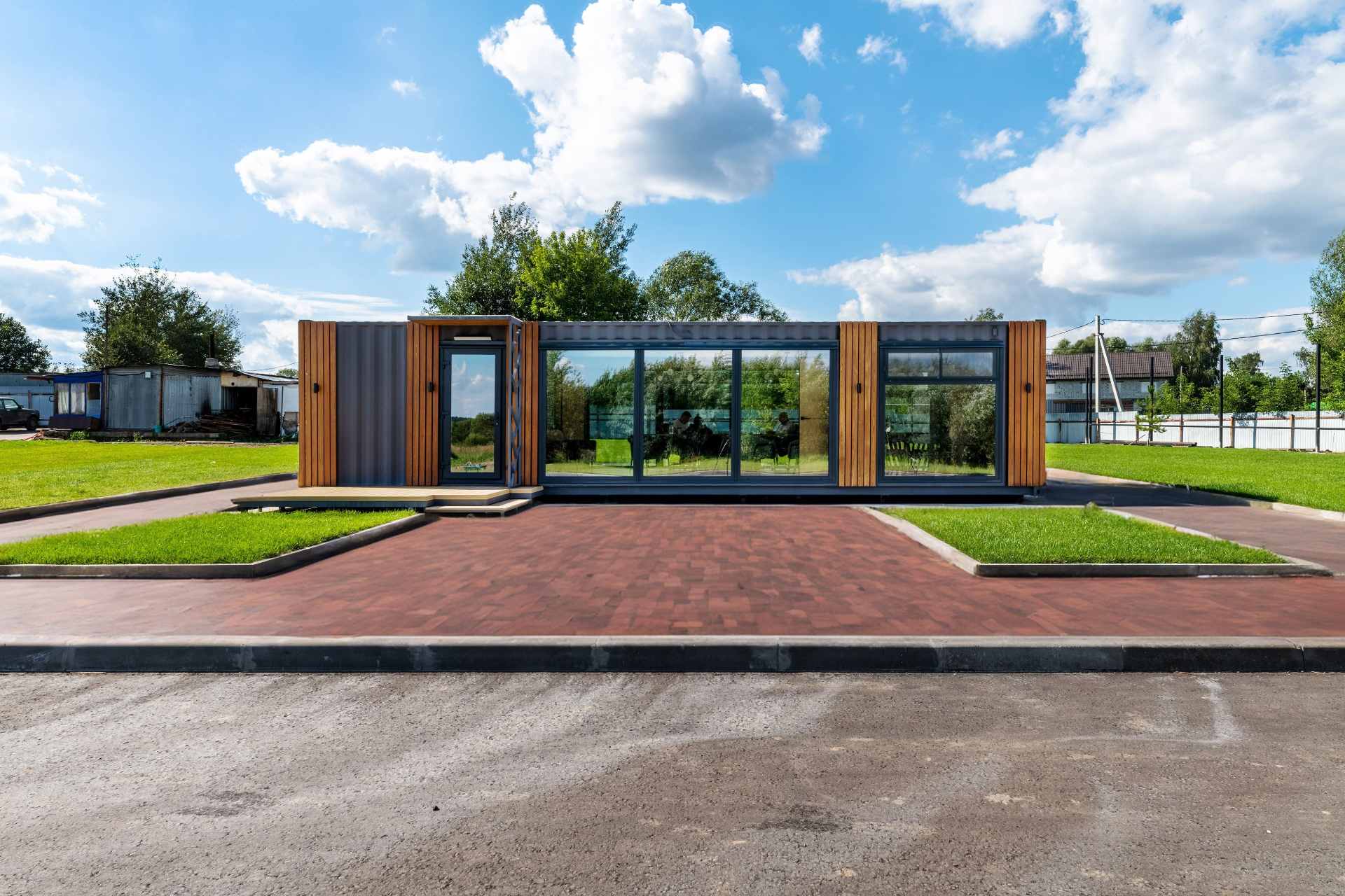 Дома из контейнеров: конструктивные особенности и варианты планировок, фото